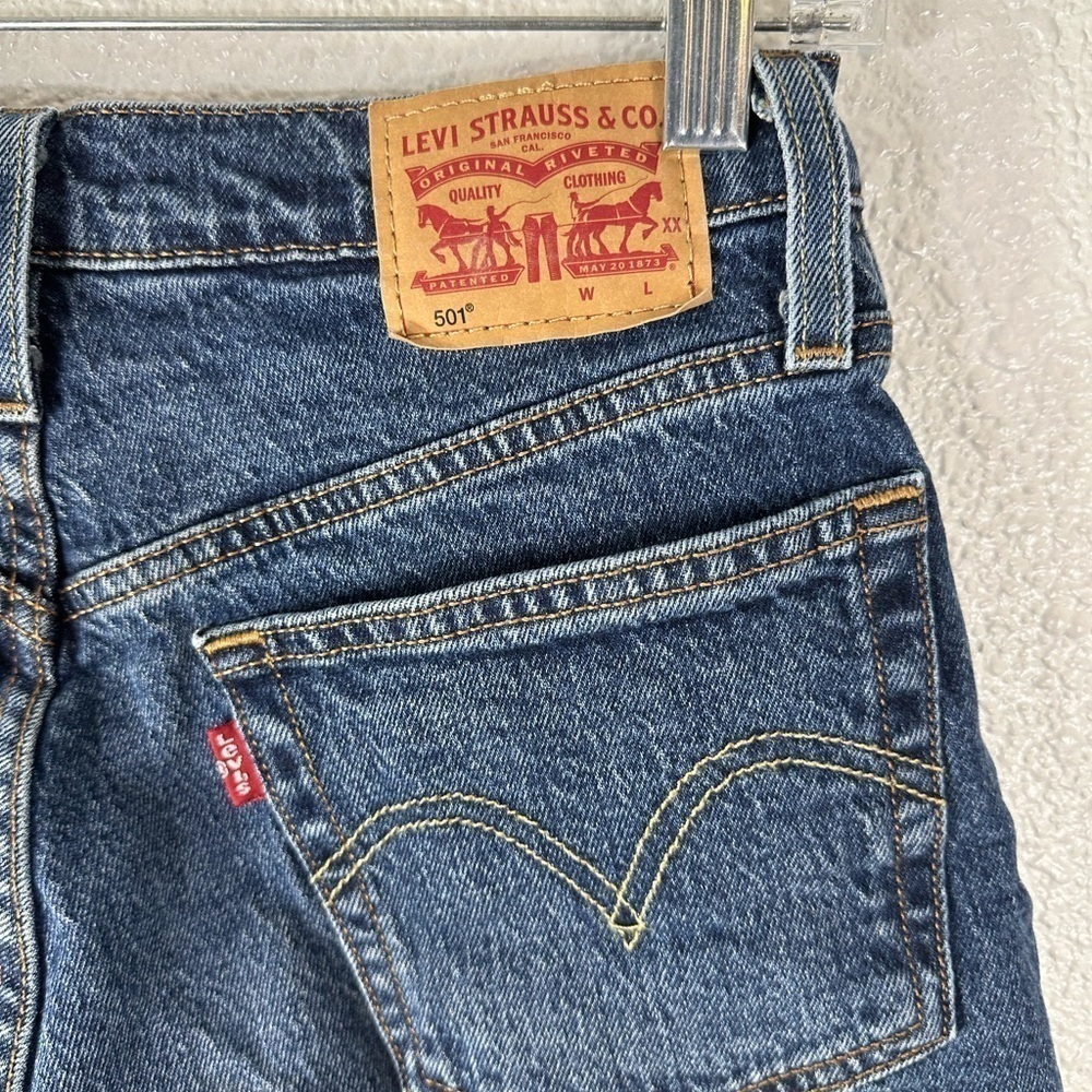 Levi’s 501 Cutoff Distressed Denim Shorts SZ 26 - Picture 3 of 8
